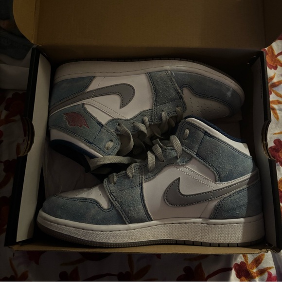 Air Jordan 1 Mid SE (GS) “French Blue” - Picture 4 of 7
